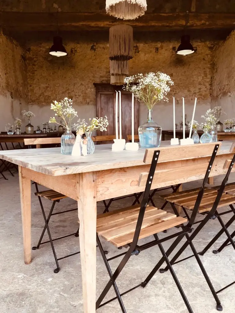 Chaise disponible à la location pour mariage, anniversaire et événement