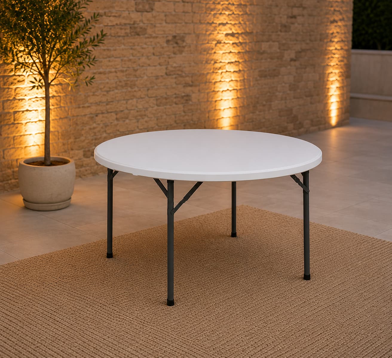 Table ronde de 152 cm disponible à la location pour mariage et réception